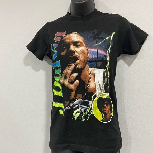 J Balvin - Picture 2 of 3